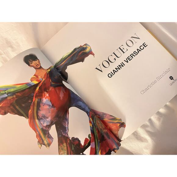 Vogue on Gianni Versace by Charlotte Sinclair. 2017 Hardcover - Picture 5 of 11